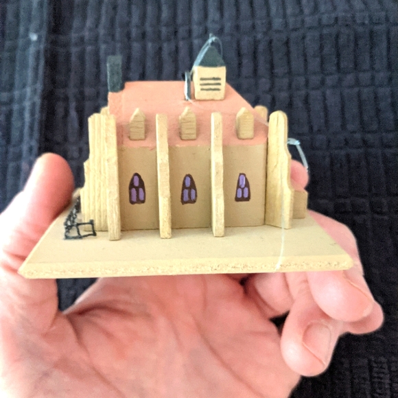 Handmade Loretto Chapel, NM Christmas Ornament.  Beautiful Condition. - Picture 6 of 7